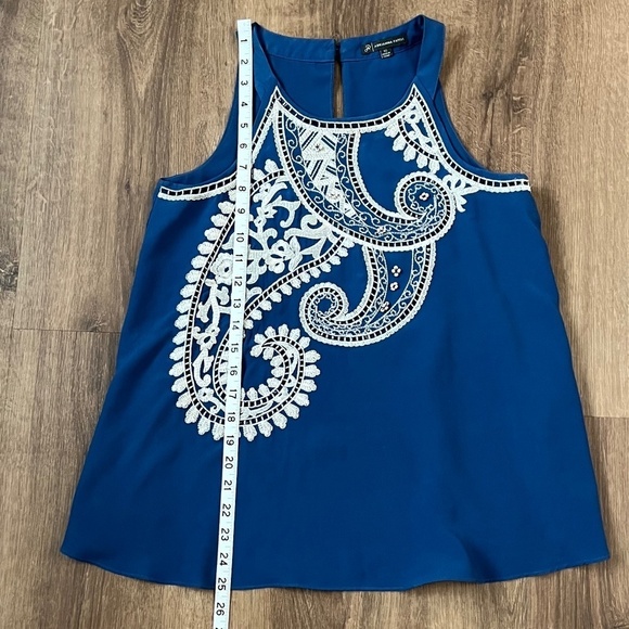 Adrianna Papell Blue Embroidered High Neck Tank Sz XS - Picture 5 of 10